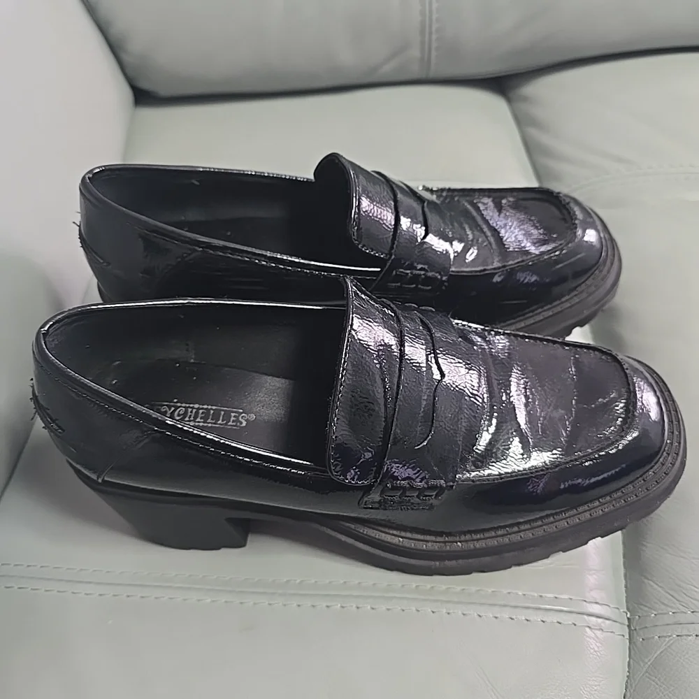 Seychelles Womens Black Patent‎ Leather With Chunky Lug Sole Loafers Size 8.5